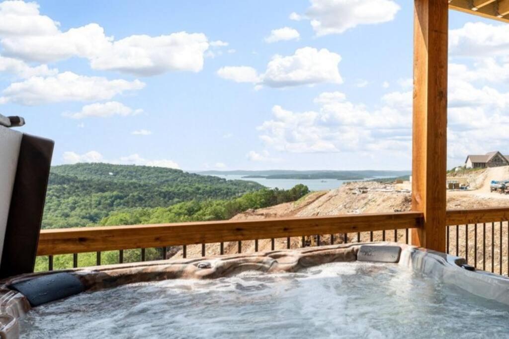 The Lake Fish-Amazing Views-Sleeps 24-Indoor-Outdoor Pools Branson Bagian luar foto