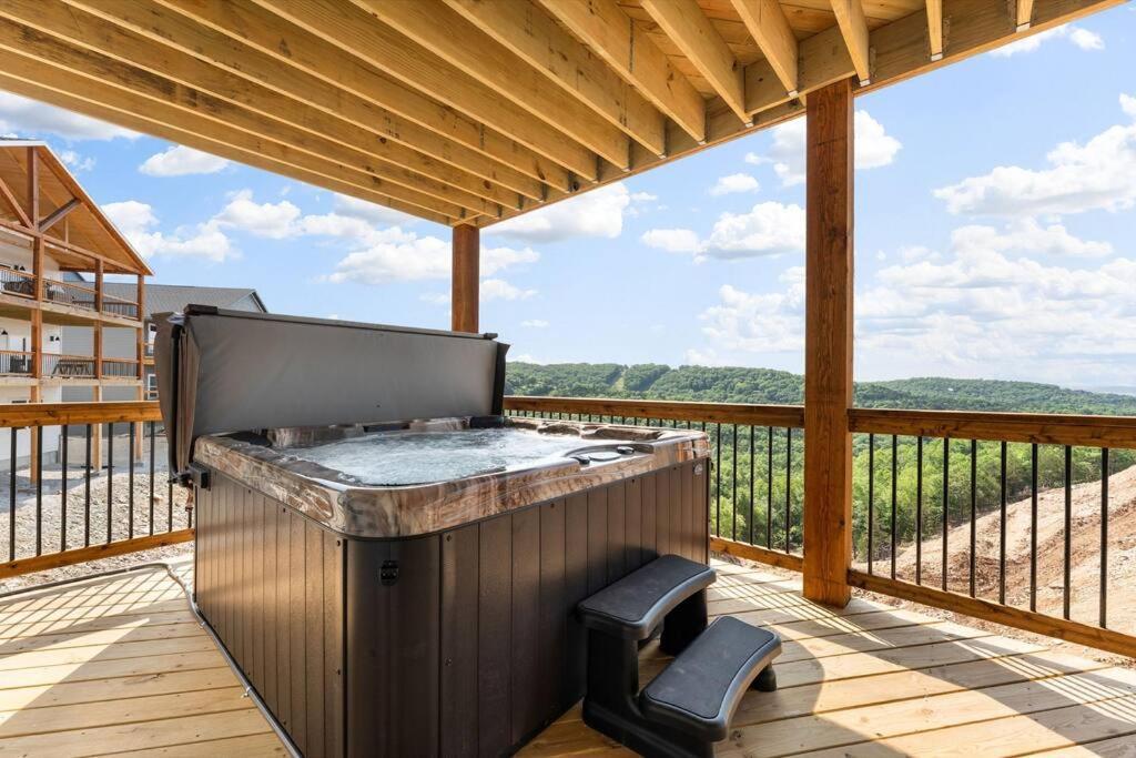 The Lake Fish-Amazing Views-Sleeps 24-Indoor-Outdoor Pools Branson Bagian luar foto