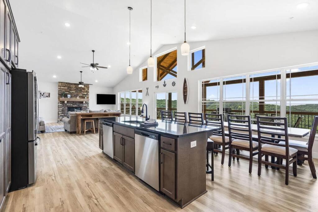 The Lake Fish-Amazing Views-Sleeps 24-Indoor-Outdoor Pools Branson Bagian luar foto