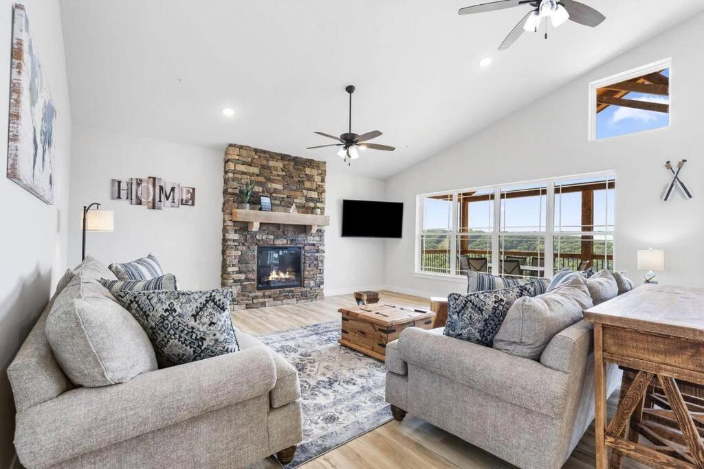 The Lake Fish-Amazing Views-Sleeps 24-Indoor-Outdoor Pools Branson Bagian luar foto
